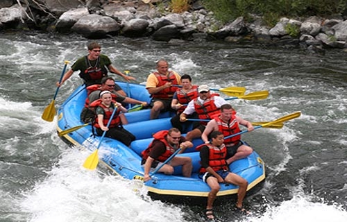 Rafting in Tamur River